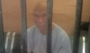 Doc. Tersangka kasus dugaan penganiayaan berada di dalam sel tahanan Polres Sumbawa, Sabtu (21/2/2026) malam. Penahanan dilakukan setelah penyidik menetapkan status tersangka dalam proses penyidikan yang masih berlangsung. (Foto: Ahmad Muharom).