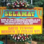 Doc. Karangan bunga ucapan selamat atas resmi bergabungnya Dr. Appe Hutauruk, S.H., M.H. sebagai Ketua Dewan Penasehat DPP FERADI WPI, yang dikirim sebagai bentuk apresiasi dan dukungan atas penunjukan tersebut. (Foto: FERADI WPI Jakarta).