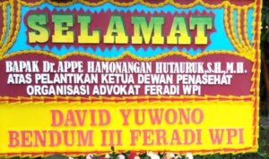 Doc. Karangan bunga ucapan selamat atas resmi bergabungnya Dr. Appe Hutauruk, S.H., M.H. sebagai Ketua Dewan Penasehat DPP FERADI WPI, yang dikirim sebagai bentuk apresiasi dan dukungan atas penunjukan tersebut. (Foto: FERADI WPI Jakarta).