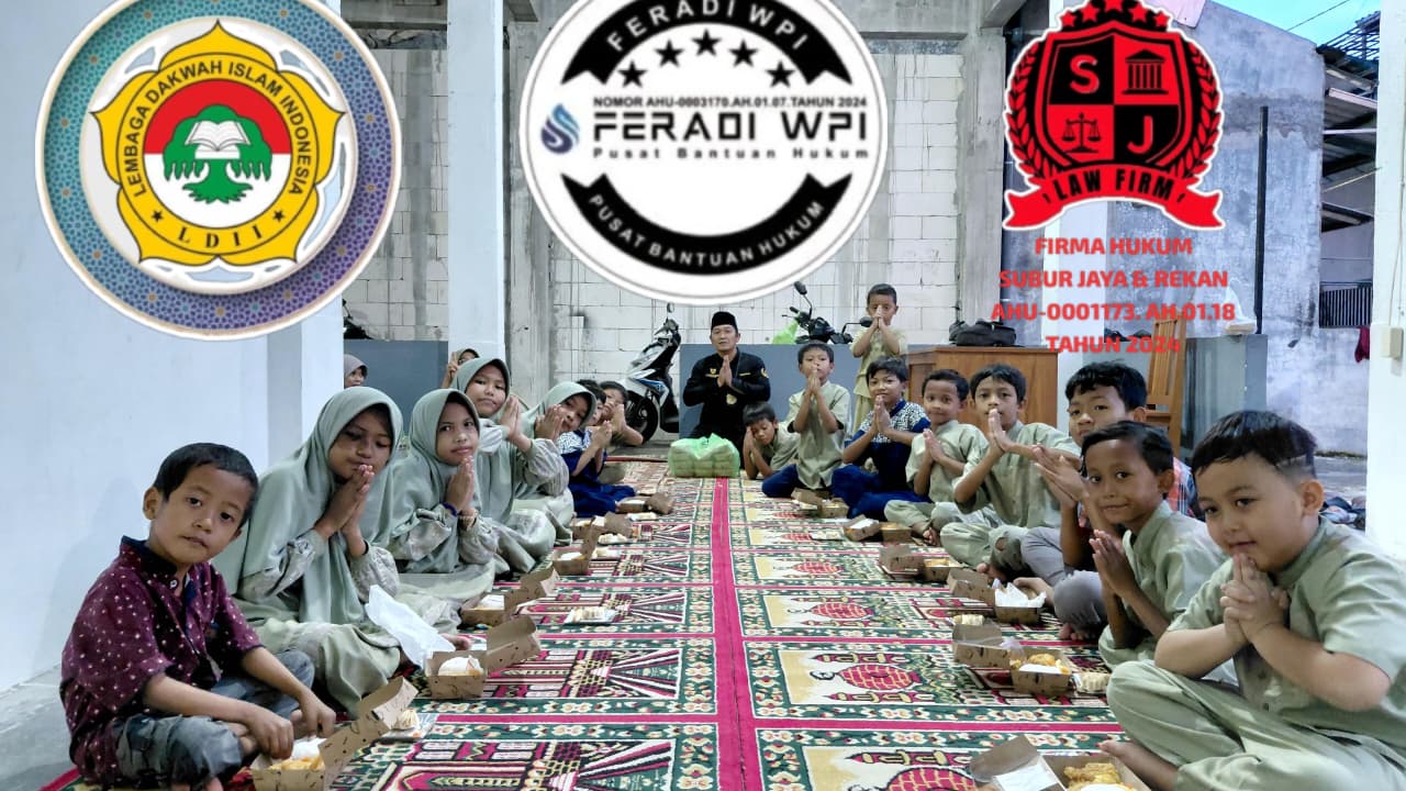 Doc. Sukindar (tengah) berfoto bersama para santri TPQ dan dewan guru usai kegiatan buka puasa bersama di Perumahan Indopermai Blok D, Tambakaji, Kecamatan Ngaliyan, Kota Semarang, Jumat (27/02/2026).