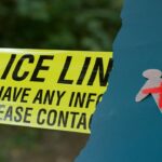 Doc. Ilustrasi garis polisi dan simbol tubuh korban yang menggambarkan peristiwa tindak kriminal atau kasus pembunuhan dalam proses penyelidikan aparat penegak hukum. Catatan: Gambar ini hanya merupakan ilustrasi dan tidak terkait dengan peristiwa atau lokasi tertentu. (NR).