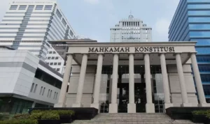 Doc. Ilustrasi bangunan Mahkamah Konstitusi RI tempat proses gugatan uji materi undang-undang sedang berlangsung, dengan suasana jalur hukum yang independen dan transparan. (Sumber Foto: www.mkri.id).