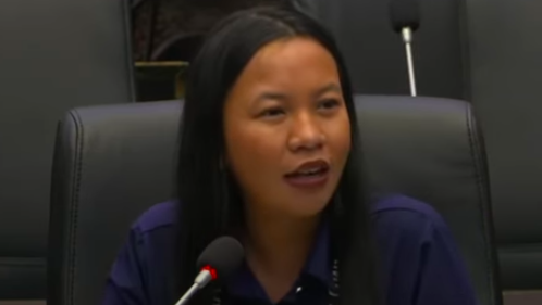 Doc. Dita menyampaikan kesaksiannya dalam rapat dengar pendapat di Dewan Perwakilan Rakyat Republik Indonesia, Jakarta, mengenai kondisi kerja, upah, serta perlindungan hukum bagi pekerja rumah tangga di Indonesia. (Sumber Foto: TV Parlemen).