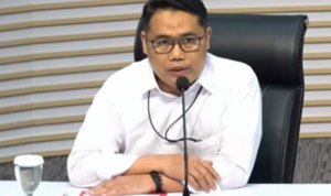 Doc. Deputi Penindakan dan Eksekusi KPK, Asep Guntur Rahayu, menyampaikan keterangan pers terkait operasi tangkap tangan dugaan korupsi di lingkungan Pemerintah Kabupaten Cilacap, di Gedung Merah Putih KPK, Jakarta, Sabtu (14/3/2026). (Sumber Foto: KPK).