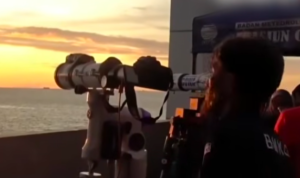 Doc. Sejumlah tim rukyatul hilal melakukan pengamatan ke arah langit menggunakan alat teropong dalam rangka pemantauan hilal untuk penentuan awal Syawal 1447 Hijriah. (NR).