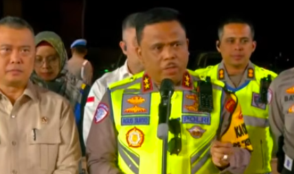 Doc. Korlantas Polri saat menggelar konferensi pers terkait pemberlakuan rekayasa lalu lintas sistem one way untuk mengurai kepadatan arus mudik Lebaran 2026 di jalur Trans-Jawa. (Sumber: Korlantas Polri).