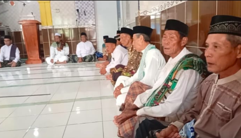 Doc. Suasana pelaksanaan Sholat Idul Fitri 1447 Hijriah di Mushola Ya Arifin, Dukuh Dronjong, Desa Kendalsari, Kecamatan Petarukan, Kabupaten Pemalang, Sabtu (21/3/2026), yang berlangsung khidmat, tertib, dan diikuti warga sekitar. (Foto: Soleh Hadi).