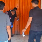 Doc. Petugas kepolisian melakukan pemeriksaan dan olah tempat kejadian perkara (TKP) di lokasi usaha di Kabupaten Bekasi guna mengumpulkan bukti serta menelusuri penyebab kematian korban dan dugaan hilangnya dua unit sepeda motor milik karyawan. (NR).