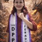 Doc. Harriani Bianca Daryana, CPL., C.PFW., C.MDF., C.JKJ., Wakil Ketua Umum FERADI WPI, mengenakan slempang DPP FERADI WPI dalam sebuah agenda resmi organisasi sebagai simbol tanggung jawab dan komitmen kepemimpinan di tingkat pusat. (Sumber: FERADI WPI Official).