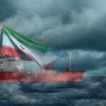 Doc. Ilustrasi kapal tanker yang terhenti di perairan dekat Selat Hormuz, menunjukkan dampak langsung dari gangguan lintas kapal akibat peringatan keselamatan dan penghentian transit yang diberlakukan di jalur pelayaran utama dunia. Catatan: Gambar hanya merupakan ilustrasi. (NR).