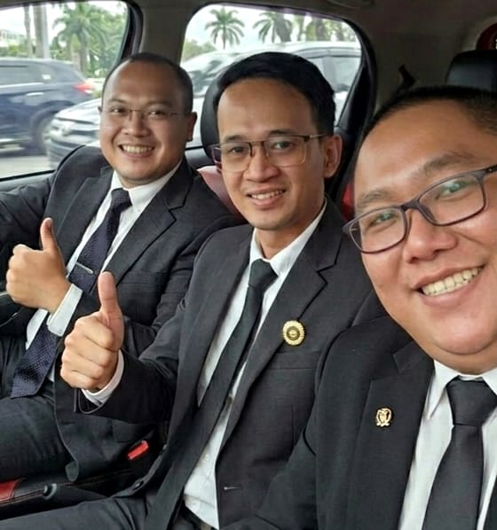 Doc. Dokumentasi Revan Pratama Wijaya, Muhammad Adji Setiadji, dan Adv. Donny Andretti saat berada di dalam kendaraan menuju lokasi acara Buka Puasa Bersama DPP FERADI WPI di Cibubur, Selasa (3/3/2026).