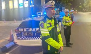 Doc. Petugas Satlantas Polresta Banjarmasin saat melaksanakan patroli Ramadhan dan Sahur On The Road guna menjaga keamanan dan ketertiban lalu lintas di wilayah Kota Banjarmasin. (Foto: Muhammad Wahyu).