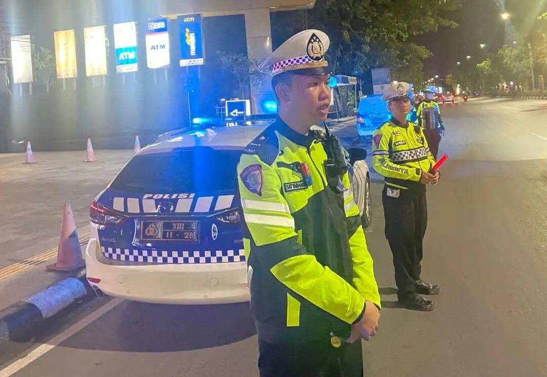 Doc. Petugas Satlantas Polresta Banjarmasin saat melaksanakan patroli Ramadhan dan Sahur On The Road guna menjaga keamanan dan ketertiban lalu lintas di wilayah Kota Banjarmasin. (Foto: Muhammad Wahyu).