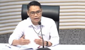 Doc. Deputi Penindakan dan Eksekusi KPK, Asep Guntur Rahayu, menyampaikan keterangan kepada awak media saat konferensi pers terkait Operasi Tangkap Tangan (OTT) Bupati Pekalongan di Gedung Merah Putih KPK, Jakarta. (Sumber Foto: KPK).