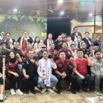 Doc. Dokumentasi foto bersama usai kegiatan terkait penyerahan dan penunjukan dokumen resmi di lingkungan Pengadilan Negeri Semarang. Tampak Ketua Umum FERADI WPI, Advokat Doony yang mengenakan toga advokat, bersama M. Ismail Zulkarnain dan sejumlah pihak yang terlibat dalam kegiatan tersebut sebagai bentuk dokumentasi dan komitmen dalam menjalankan proses hukum secara profesional. (Foto: FERADI WPI Official).