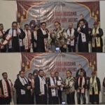 Doc. Kolase foto: (atas) Ketua Umum DPP FERADI WPI Adv. Donny Andretti berjabat tangan dengan Prof. Dr. Ns. Fery Agusman usai prosesi pelantikan sebagai Ketua Dewan Pertimbangan DPP FERADI WPI periode 2026–2030. (bawah) Kepala Divisi Pendidikan dan Kerjasama Universitas DPP FERADI WPI Eko Affandy menyerahkan Surat Keputusan (SK) pengangkatan kepada Prof. Fery Agusman dalam acara yang digelar di Resto Pringsewu Kota Lama Semarang, Jawa Tengah. (Foto: FERADI WPI Official).