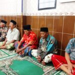 Doc. Suasana jamaah dan warga sekitar mengikuti rangkaian kegiatan Ramadhan di Mushola Yahya’ Arifin, Dukuh Dronjong, Desa Kendalsari, Kecamatan Petarukan, Kabupaten Pemalang, mulai dari buka puasa bersama, tadarus Al-Qur’an, hingga kultum sebagai bagian dari upaya memakmurkan bulan suci Ramadhan. (Foto: Soleh).