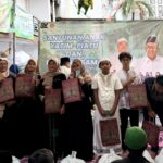 Doc. Pengurus Majelis Taklim Karang Taruna Unit RW 03 Kelurahan Kebon Kelapa bersama unsur pemerintahan, tokoh masyarakat, dan warga berfoto bersama usai kegiatan buka puasa bersama serta santunan anak yatim piatu dan kaum dhuafa, Sabtu (15/3/2026). (Foto: Maulana Syarif).