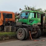 Doc. Kondisi kendaraan yang terlibat kecelakaan lalu lintas di Jalan Lingkar Selatan, Basirih, Banjarmasin, Senin (23/3), usai insiden yang menyebabkan satu korban luka. (Foto: M. Wahyu).