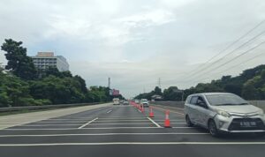 Doc. Kondisi lalu lintas di Ruas Tol Jakarta-Cikampek (Japek) arah Jakarta terpantau ramai lancar, rekayasa lalu lintas contraflow diberlakukan hingga KM 47 pada arus balik H+3 Lebaran 1447 Hijriah, Selasa (24/3/2026), guna mengurai lonjakan kendaraan menuju wilayah Jabodetabek. (NR).