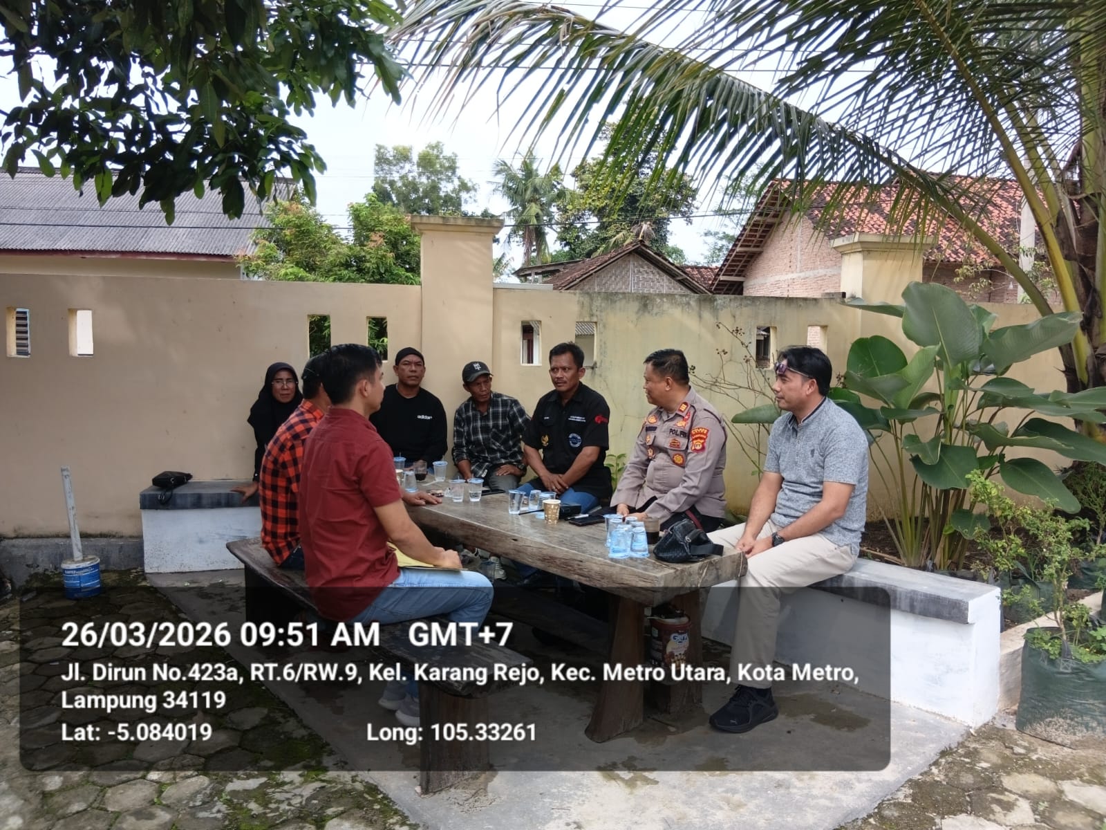 Doc. Suasana pertemuan silaturahmi antara jajaran Polsek Metro Utara dengan pendamping keluarga korban Andika Setiawan saat berlangsung di wilayah Metro Utara, Kamis (26/3/2026), dalam momentum Idul Fitri untuk mempererat komunikasi dan sinergi antara kepolisian, keluarga korban, serta insan pers.
