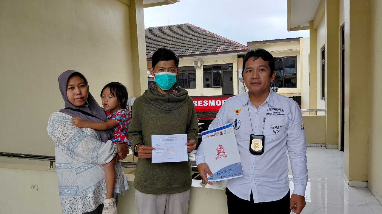 Doc. Terlapor bersama tim pendamping hukum usai menjalani agenda penyampaian laporan pengaduan dugaan penipuan dan penggelapan di Polrestabes Semarang, Kamis (26/3/2026).