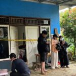 Doc. Garis polisi terpasang di pintu rumah korban di kawasan Meruyung, Kelurahan Limo, Kota Depok, Jawa Barat, usai lokasi tersebut ditetapkan sebagai tempat kejadian perkara dalam kasus dugaan pembunuhan wanita berinisial DH (56). (NR).