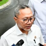 Doc. Menteri Koordinator Bidang Pangan Zulkifli Hasan saat tiba di kompleks Istana Merdeka untuk menghadiri pertemuan dengan Presiden membahas stabilitas pasokan dan harga pangan menjelang Ramadan dan Idulfitri. (Sumber: Biro Pers, Media, dan Informasi Sekretariat Presiden - BPMI Setpres).