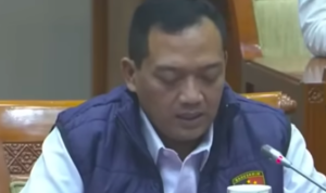 Doc. Direktur Reserse Kriminal Umum Polda Metro Jaya Kombes Iman Imanuddin menyampaikan penjelasan saat rapat pembahasan penanganan kasus penyiraman air keras terhadap aktivis HAM Andre Yunus bersama Komisi III DPR RI. (Sumber: parlemen TV).
