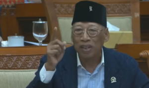Doc. Anggota Komisi III DPR RI dari Fraksi PDI Perjuangan, I Wayan Sudirta, saat menyampaikan pandangan dan penegasannya dalam rapat koordinasi lintas lembaga terkait penanganan kasus penyiraman air keras terhadap Andrie Yunus. (Sumber: Parlemen TV).