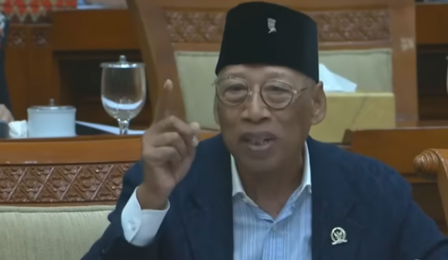Doc. Anggota Komisi III DPR RI dari Fraksi PDI Perjuangan, I Wayan Sudirta, saat menyampaikan pandangan dan penegasannya dalam rapat koordinasi lintas lembaga terkait penanganan kasus penyiraman air keras terhadap Andrie Yunus. (Sumber: Parlemen TV).