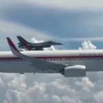 Doc. Foto udara memperlihatkan Pesawat Kepresidenan Republik Indonesia yang membawa Presiden Prabowo Subianto saat dalam penerbangan menuju Magelang, dikawal ketat oleh enam pesawat tempur TNI Angkatan Udara, terdiri dari empat F-16 Fighting Falcon dan dua T-50 Golden Eagle, dalam rangka pengamanan VVIP sekaligus peringatan HUT ke-80 TNI AU. (Sumber Foto: Biro Pers, Media, dan Informasi Sekretariat Presiden).