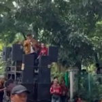 Doc. Sejumlah massa aksi yang didominasi pengemudi ojek online tampak berkumpul di depan kantor SMRC di kawasan Gondangdia, Jakarta Pusat, saat menyampaikan aspirasi dan tuntutan secara terbuka dalam aksi unjuk rasa.