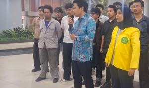 Doc. Kuasa hukum korban, Timotius Rajagukguk, menyampaikan keterangan kepada awak media terkait dugaan kasus pelecehan seksual di lingkungan Fakultas Hukum Universitas Indonesia (FH UI) dalam konferensi pers di Gedung Pusat Kegiatan Mahasiswa, Selasa (14/4/2026).