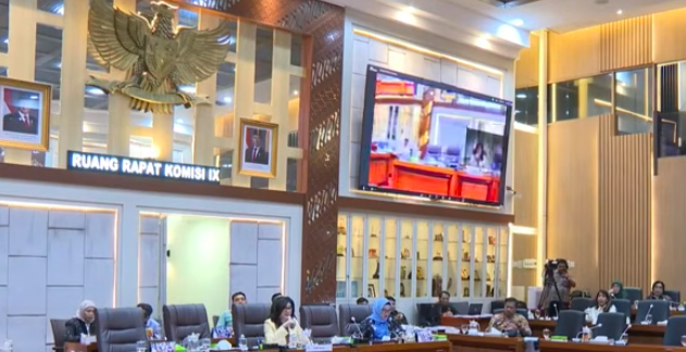 Doc. Suasana rapat kerja Komisi IX DPR RI bersama Menteri Kesehatan dan Menteri Sosial di ruang rapat Komisi IX DPR RI, Rabu (15/4/2026), yang membahas penonaktifan peserta BPJS PBI serta dampaknya terhadap layanan kesehatan masyarakat. (Sumber: Parlemen TV).