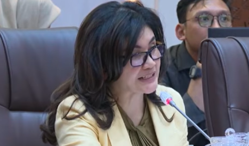 Doc. Ketua Komisi IX DPR RI saat menyampaikan kritik dan pertanyaan kepada Direktur Utama BPJS Kesehatan dalam rapat kerja di ruang Komisi IX DPR RI, Rabu (15/4/2026), terkait mekanisme reaktivasi peserta JKN dalam kondisi darurat. (Sumber: Parlemen TV).