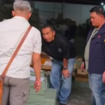 Doc. Petugas kepolisian dari Bareskrim Polri saat mendatangi salah satu lokasi penggerebekan terkait dugaan praktik impor ilegal telepon seluler di wilayah Jakarta, Senin (20/4/2026).