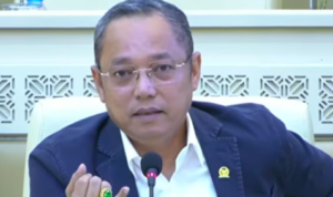 Doc. Dedy Sitorus saat menyampaikan pandangan dan kritik terkait implementasi e-KTP dan sistem administrasi kependudukan dalam forum diskusi publik, Selasa (21/4/2026).