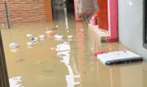 Doc. Kondisi permukiman warga di Kampung Lebak, Kelurahan Teluk Pucung, Kecamatan Bekasi Utara, Kota Bekasi, terendam banjir akibat luapan Kali Bekasi, Kamis, 23 April 2026, dengan ketinggian air mencapai lebih dari 1,5 meter.