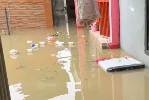 Doc. Kondisi permukiman warga di Kampung Lebak, Kelurahan Teluk Pucung, Kecamatan Bekasi Utara, Kota Bekasi, terendam banjir akibat luapan Kali Bekasi, Kamis, 23 April 2026, dengan ketinggian air mencapai lebih dari 1,5 meter.