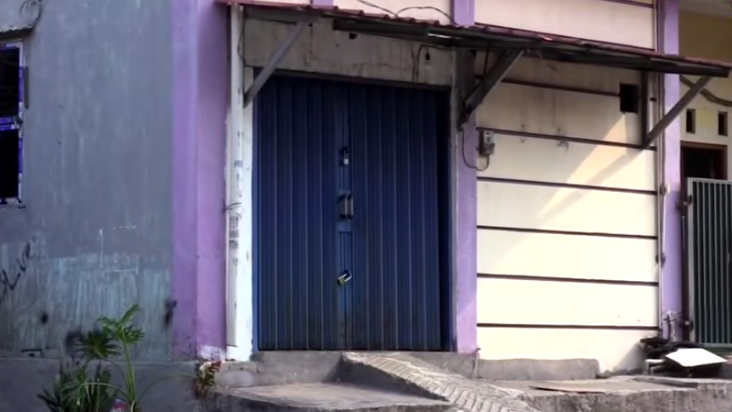 Doc. Suasana terkini ruko yang diduga menjadi kantor debt collector di kawasan Jatinegara, Jakarta Timur, terlihat didatangi warga pada Selasa sore 21 April 2026, menyusul insiden dugaan penarikan paksa kendaraan yang memicu keributan di lokasi.