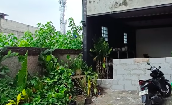 Doc. Kondisi rumah warga di kawasan Jurang Mangu Barat, Pondok Aren, Tangerang Selatan, yang akses utamanya tertutup tembok bata setinggi sekitar satu meter, diduga dipasang oleh sekelompok orang yang mengatasnamakan organisasi kemasyarakatan.