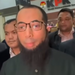 Doc. Ustadz Khalid Basalamah memberikan keterangan kepada awak media usai menjalani pemeriksaan sebagai saksi di Gedung Merah Putih KPK, Kamis malam.