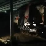 Doc. Kondisi salah satu gerbong kereta yang mengalami kerusakan parah usai insiden tabrakan antara KA Argo Bromo Anggrek dan KRL Commuter Line di kawasan Bekasi Timur, Senin (27/4/2026) malam. Petugas masih melakukan evakuasi korban dan penanganan di lokasi kejadian.