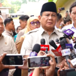 Doc. Presiden Prabowo Subianto menyampaikan keterangan kepada awak media usai meninjau korban kecelakaan kereta api di RSUD Kota Bekasi, Selasa (28/4/2026), sekaligus memberikan arahan terkait penanganan korban dan evaluasi sistem keselamatan transportasi.