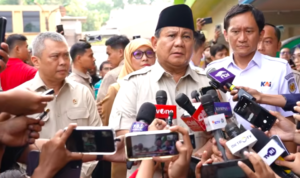 Doc. Presiden Prabowo Subianto menyampaikan keterangan kepada awak media usai meninjau korban kecelakaan kereta api di RSUD Kota Bekasi, Selasa (28/4/2026), sekaligus memberikan arahan terkait penanganan korban dan evaluasi sistem keselamatan transportasi.