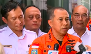 Doc. Petugas gabungan menyampaikan perkembangan penanganan korban, proses evakuasi, dan kondisi operasional perjalanan kereta api saat konferensi pers di lokasi insiden Bekasi Timur, Selasa (28/4/2026).