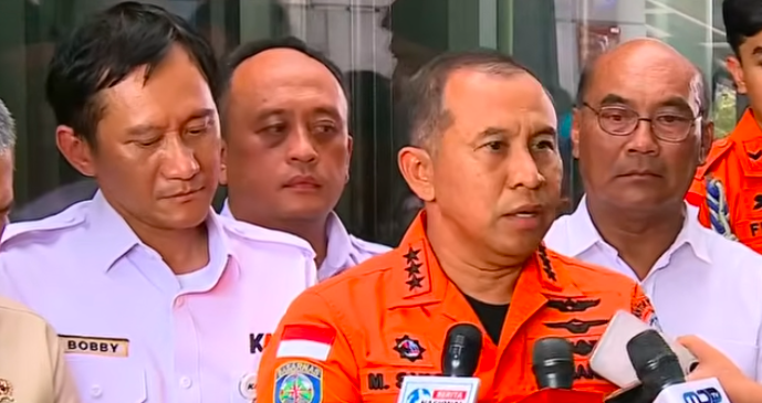 Doc. Petugas gabungan menyampaikan perkembangan penanganan korban, proses evakuasi, dan kondisi operasional perjalanan kereta api saat konferensi pers di lokasi insiden Bekasi Timur, Selasa (28/4/2026).