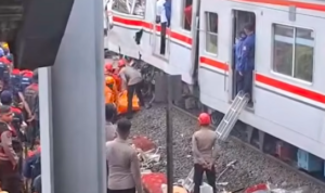 Doc. Tim gabungan melakukan proses evakuasi korban dan penanganan rangkaian kereta yang rusak di lokasi kecelakaan Bekasi Timur, Selasa (28/4/2026), guna mempercepat penyelamatan serta pemulihan jalur operasional.