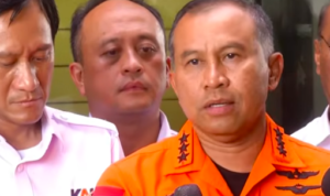 Doc. Kepala Basarnas Marsekal Madya TNI Mohammad Syafii menyampaikan keterangan kepada awak media terkait proses evakuasi korban kecelakaan kereta api di Bekasi Timur saat konferensi pers, Selasa (28/4/2026).